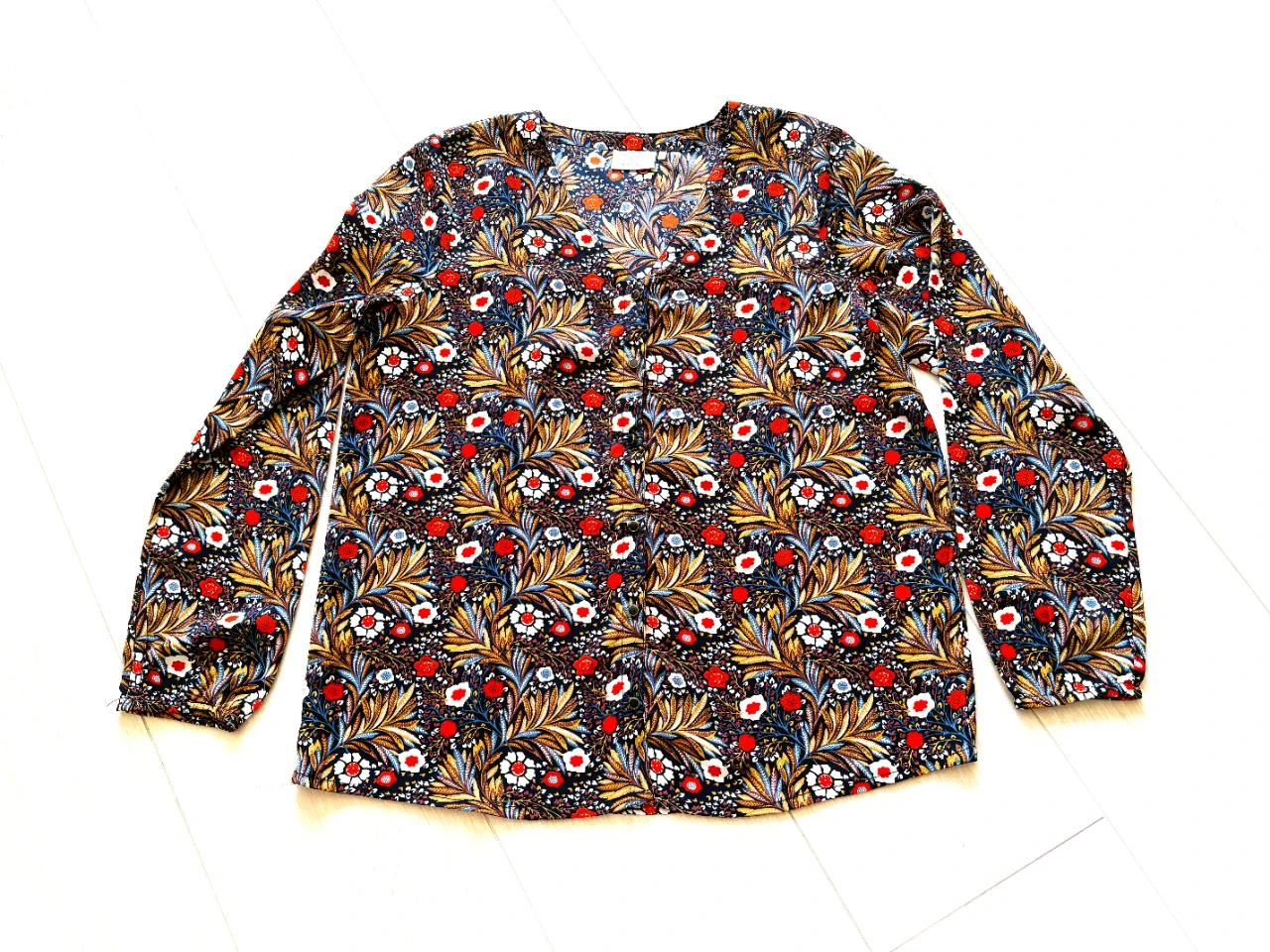Blusa floral Kaffe – tamanho 40 – decote em V e botões luxuosos – photo 10